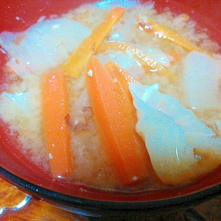白菜の芯と人参のお味噌汁